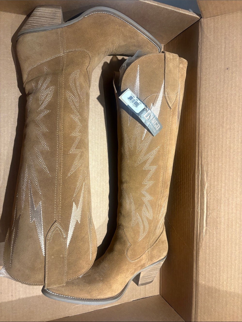 Dingo boots tan 7.5 NWT